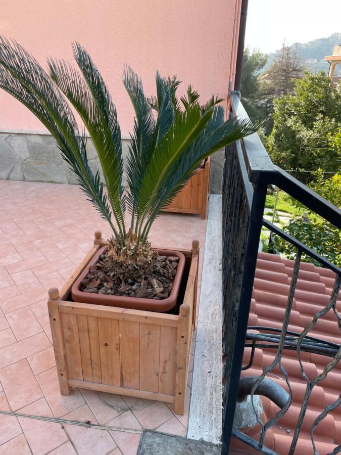 Apartment Aurora & Nicole Ideal Per Biker Con Terazza Vista Mare Parcheggio E Wi-Fi Gratuiti Pietra Ligure Exteriör bild