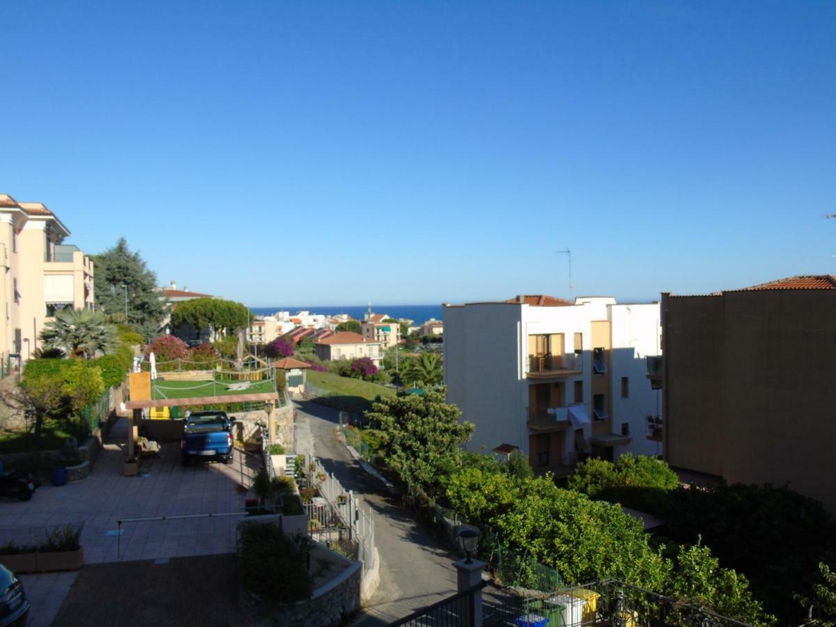 Apartment Aurora & Nicole Ideal Per Biker Con Terazza Vista Mare Parcheggio E Wi-Fi Gratuiti Pietra Ligure Exteriör bild