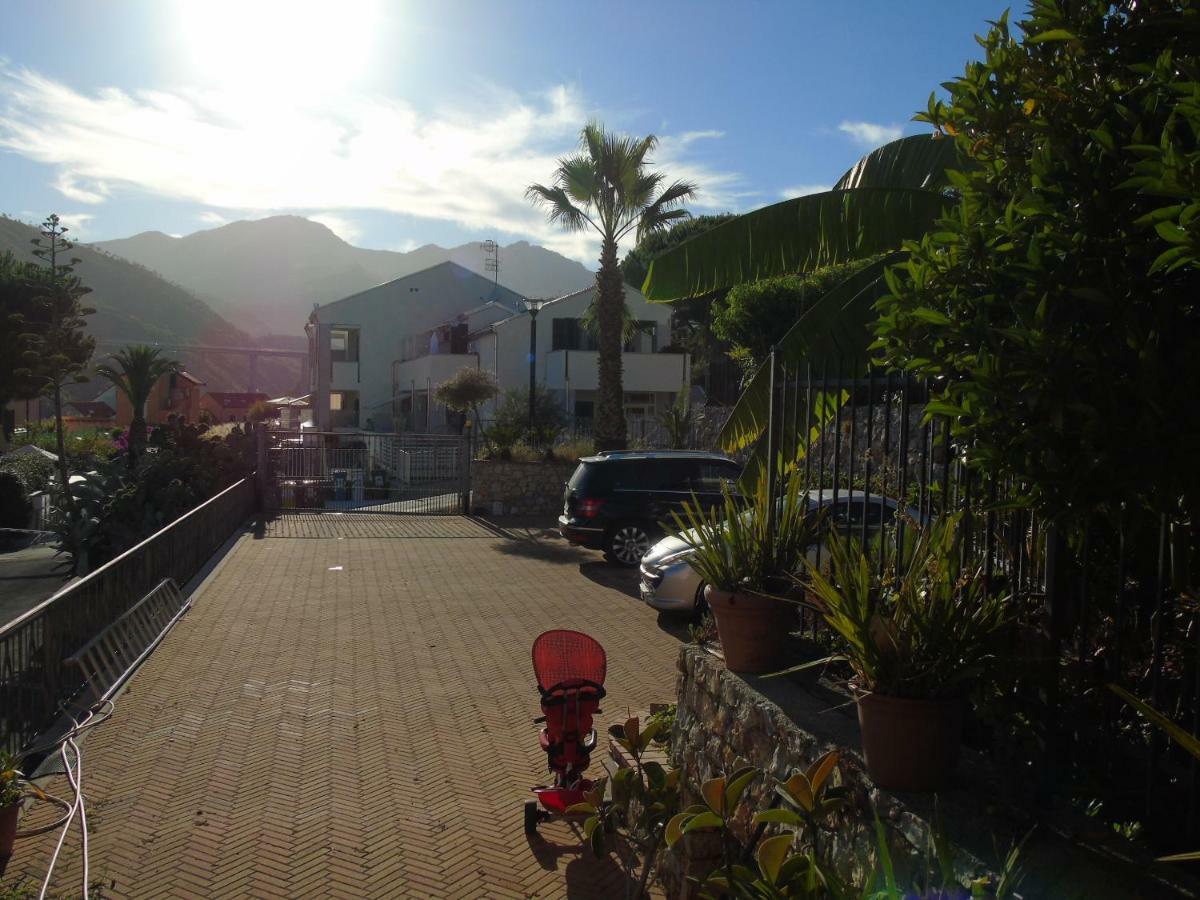 Apartment Aurora & Nicole Ideal Per Biker Con Terazza Vista Mare Parcheggio E Wi-Fi Gratuiti Pietra Ligure Exteriör bild
