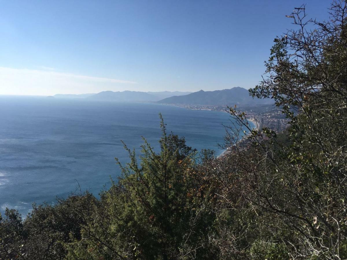 Apartment Aurora & Nicole Ideal Per Biker Con Terazza Vista Mare Parcheggio E Wi-Fi Gratuiti Pietra Ligure Exteriör bild